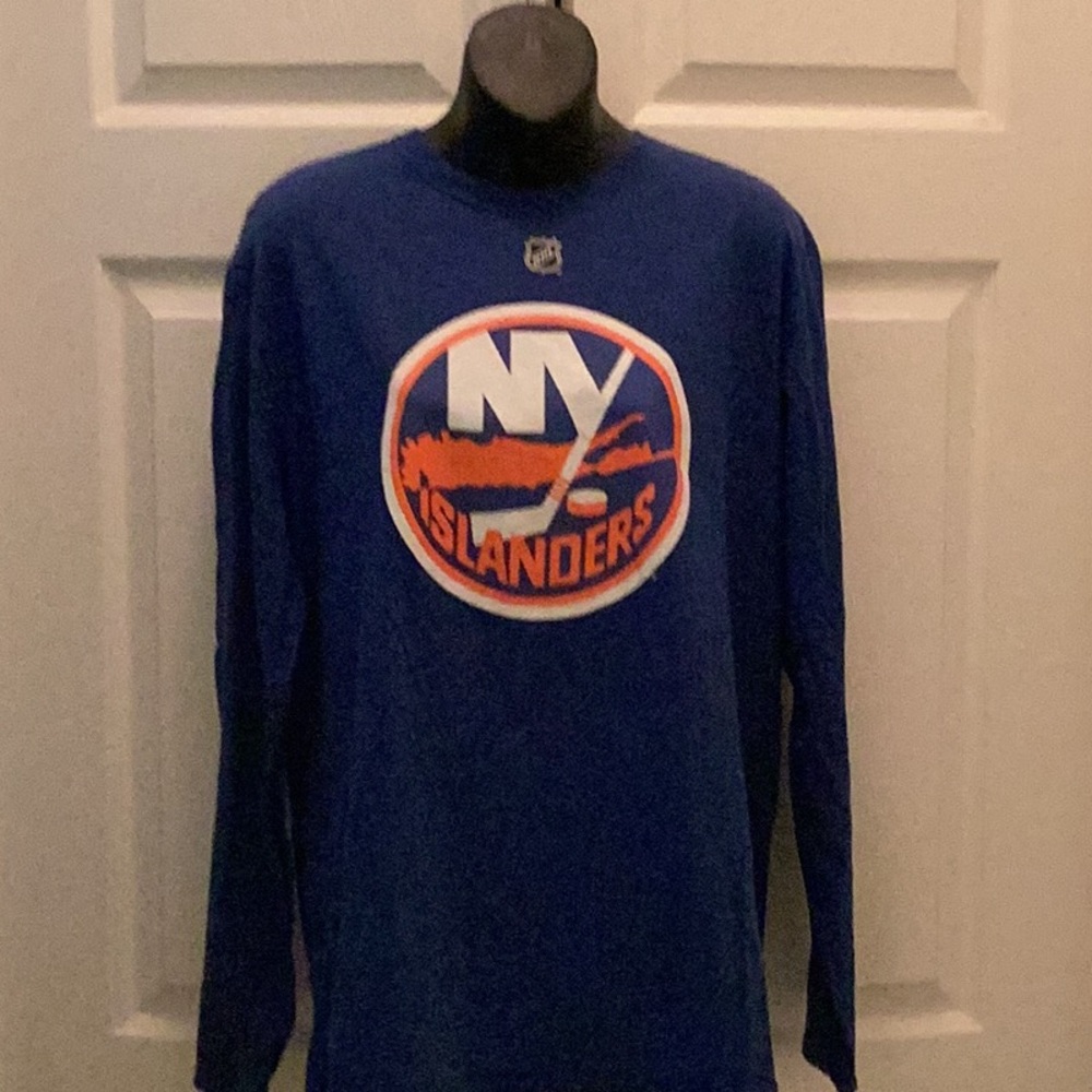 🏒 Fun Pre- Loved Islander Size XLarge Long Sleeve Tee Shirt 🏒